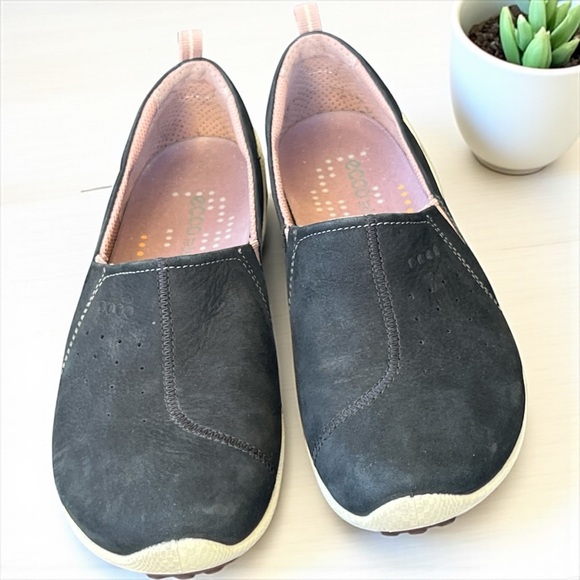 Ecco Biom Black Leather Suede Slip-on Flat Shoes - Picture 2 of 9